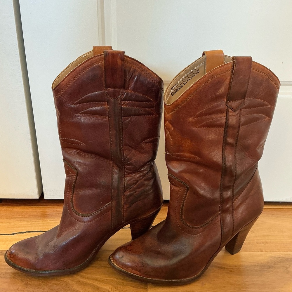 Women’s size 7 brown leather cowboy boots.